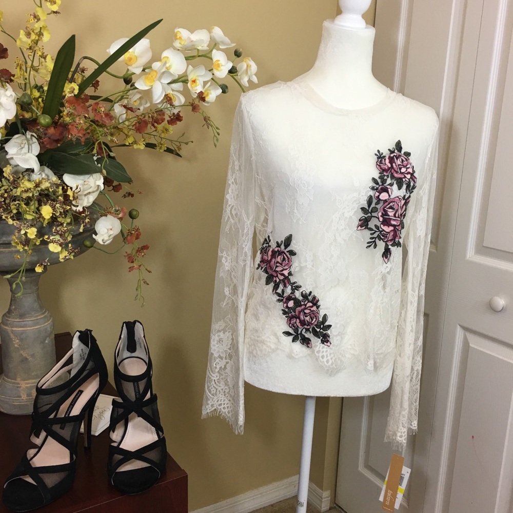 NWT Takara White Lace Floral Appliqué Top Size M Boho Romantic Coquette Romantic
